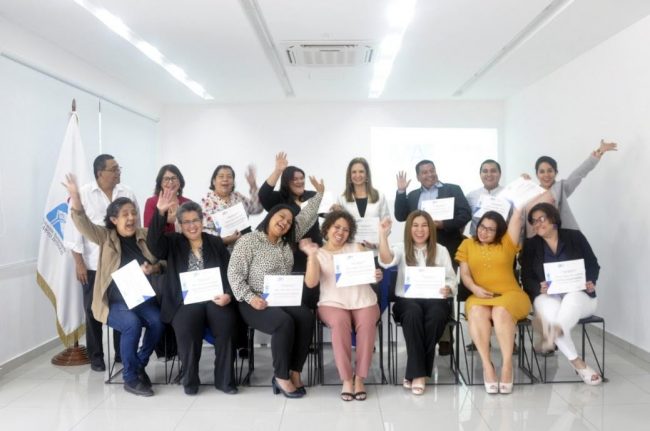 Remise de diplômes aux Semilleros de FUSAI (2020)